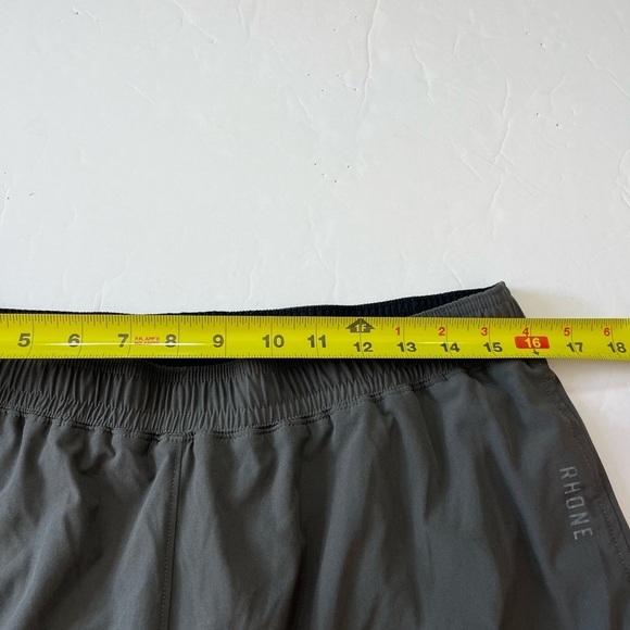 Rhone Athletic Pull On Shorts Size Large Gray Lined - Picture 5 of 7